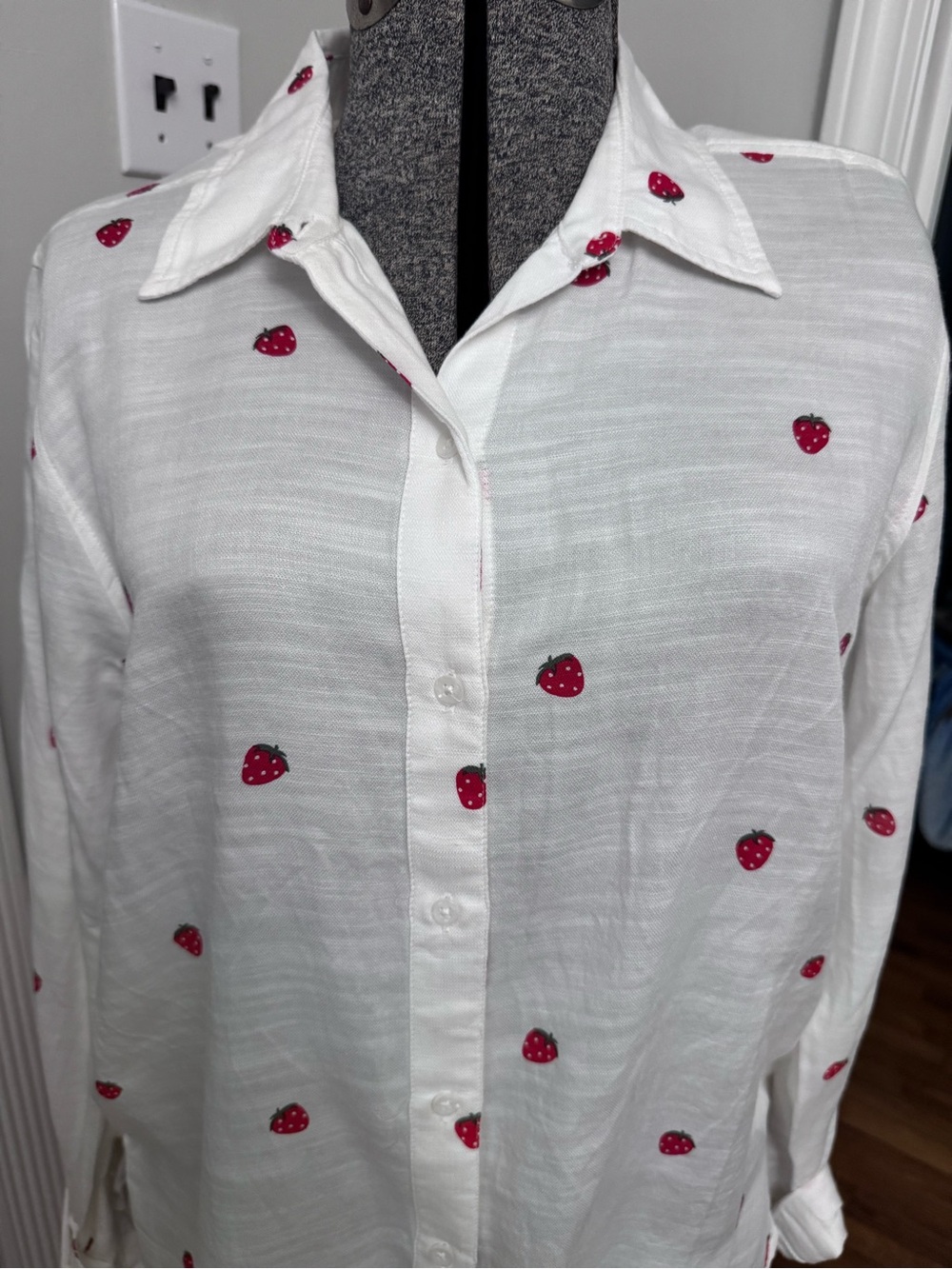 Women’s Lucky Brand White Button-Up Shirt with Red Strawberries NWT Medium - Picture 2 of 5